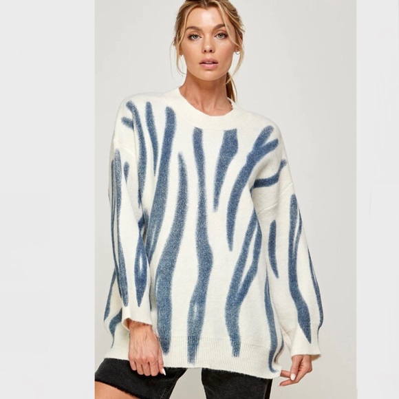 Solution Los Angeles Oversized Blue Stripe Sweater – Size M/L NWT - Picture 12 of 13